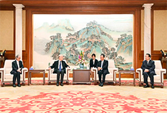 李強(qiáng)龔正與頂尖科學(xué)家共論科技開放合作全球最強(qiáng)大腦在滬成功舉辦